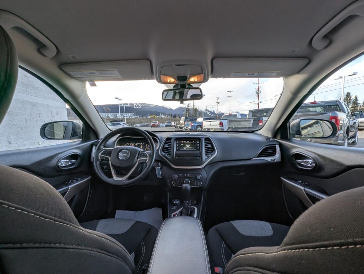 2018 Jeep Cherokee Sport Photo
