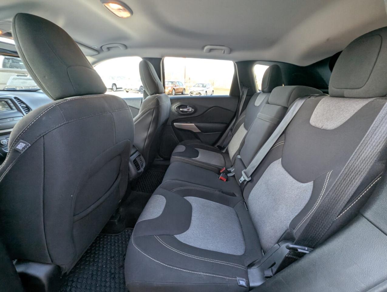2018 Jeep Cherokee Sport Photo