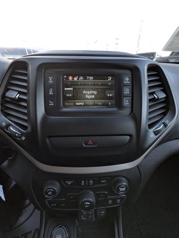 2018 Jeep Cherokee Sport Photo