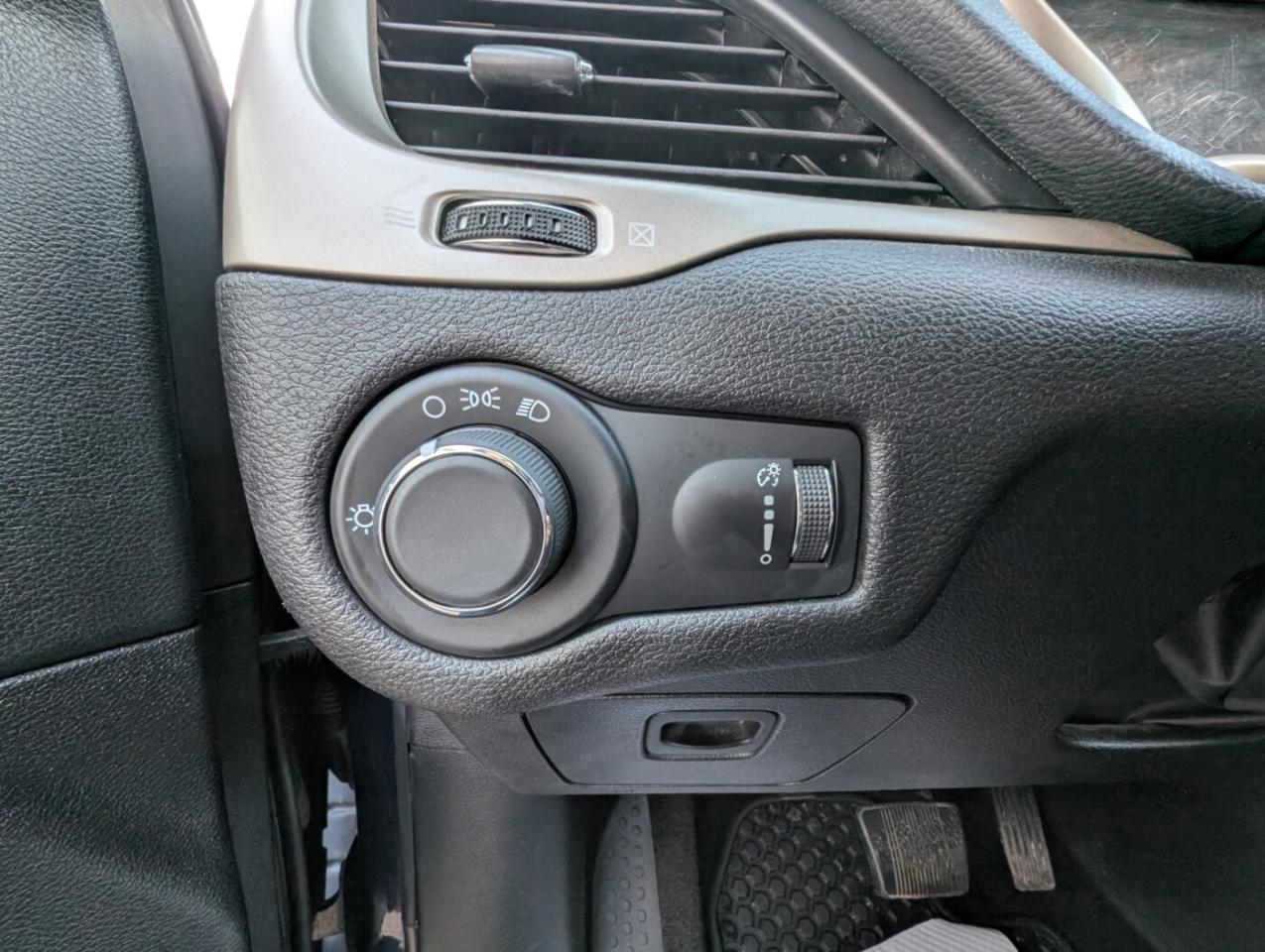 2018 Jeep Cherokee Sport Photo