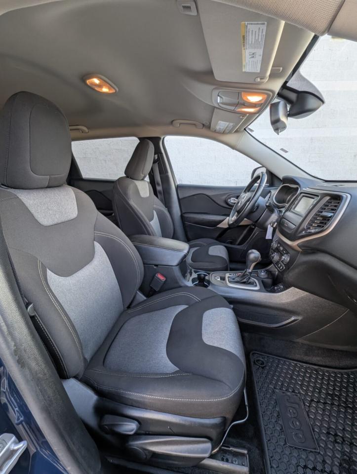 2018 Jeep Cherokee Sport Photo