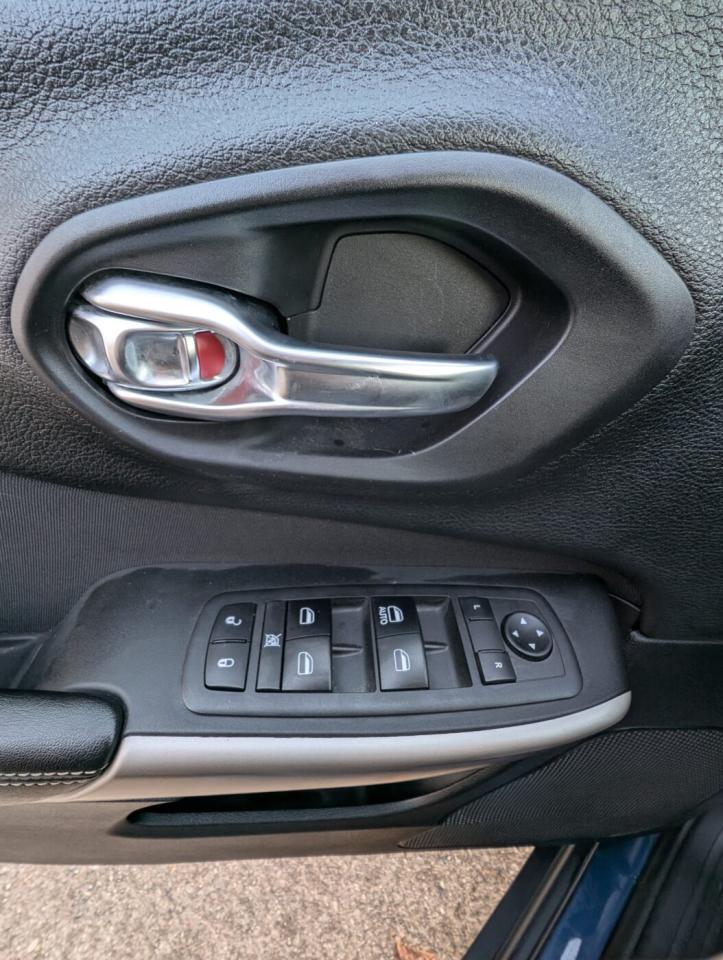 2018 Jeep Cherokee Sport Photo
