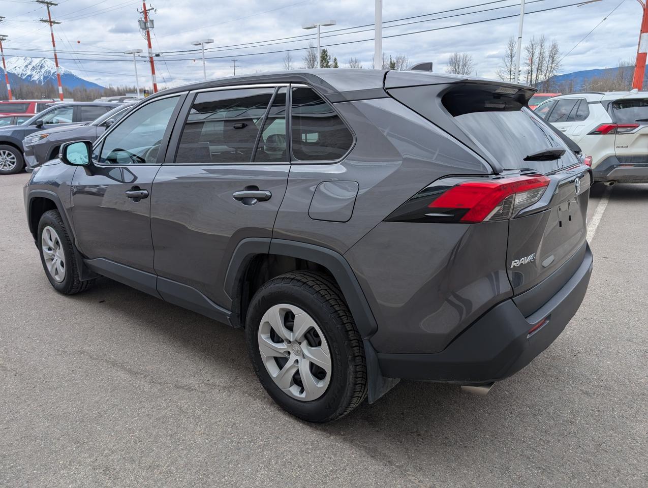2024 Toyota RAV4 LE Photo4