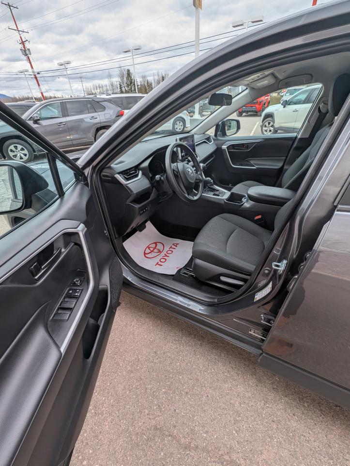 2024 Toyota RAV4 LE Photo