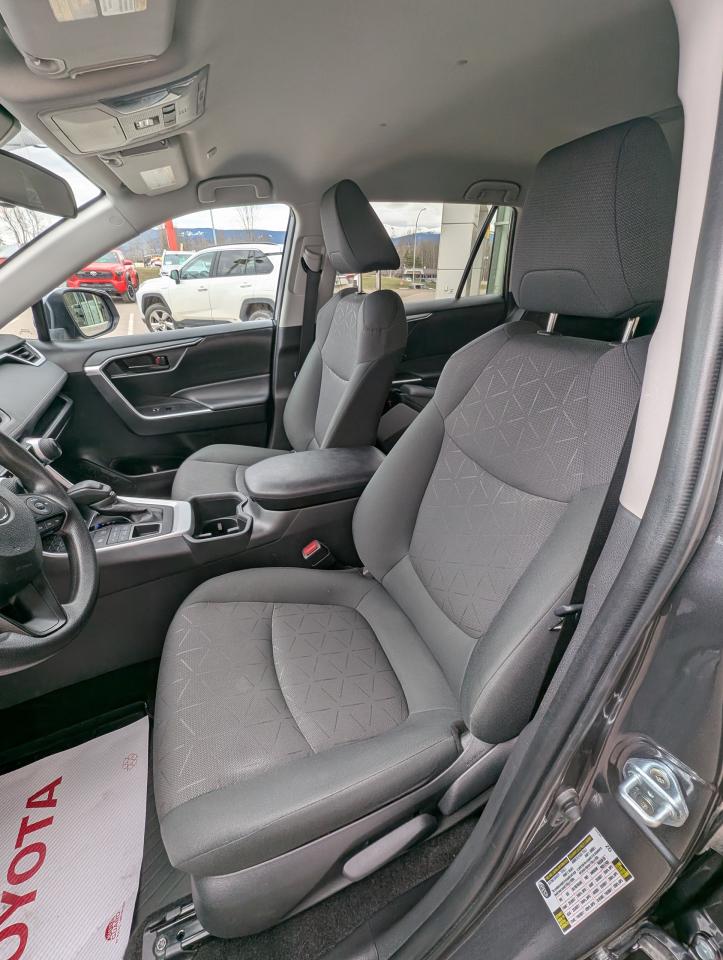 2024 Toyota RAV4 LE Photo