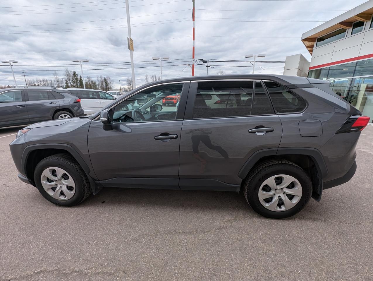 2024 Toyota RAV4 LE Photo3
