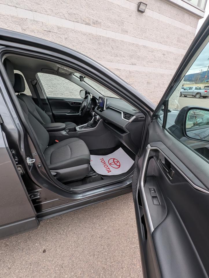 2024 Toyota RAV4 LE Photo