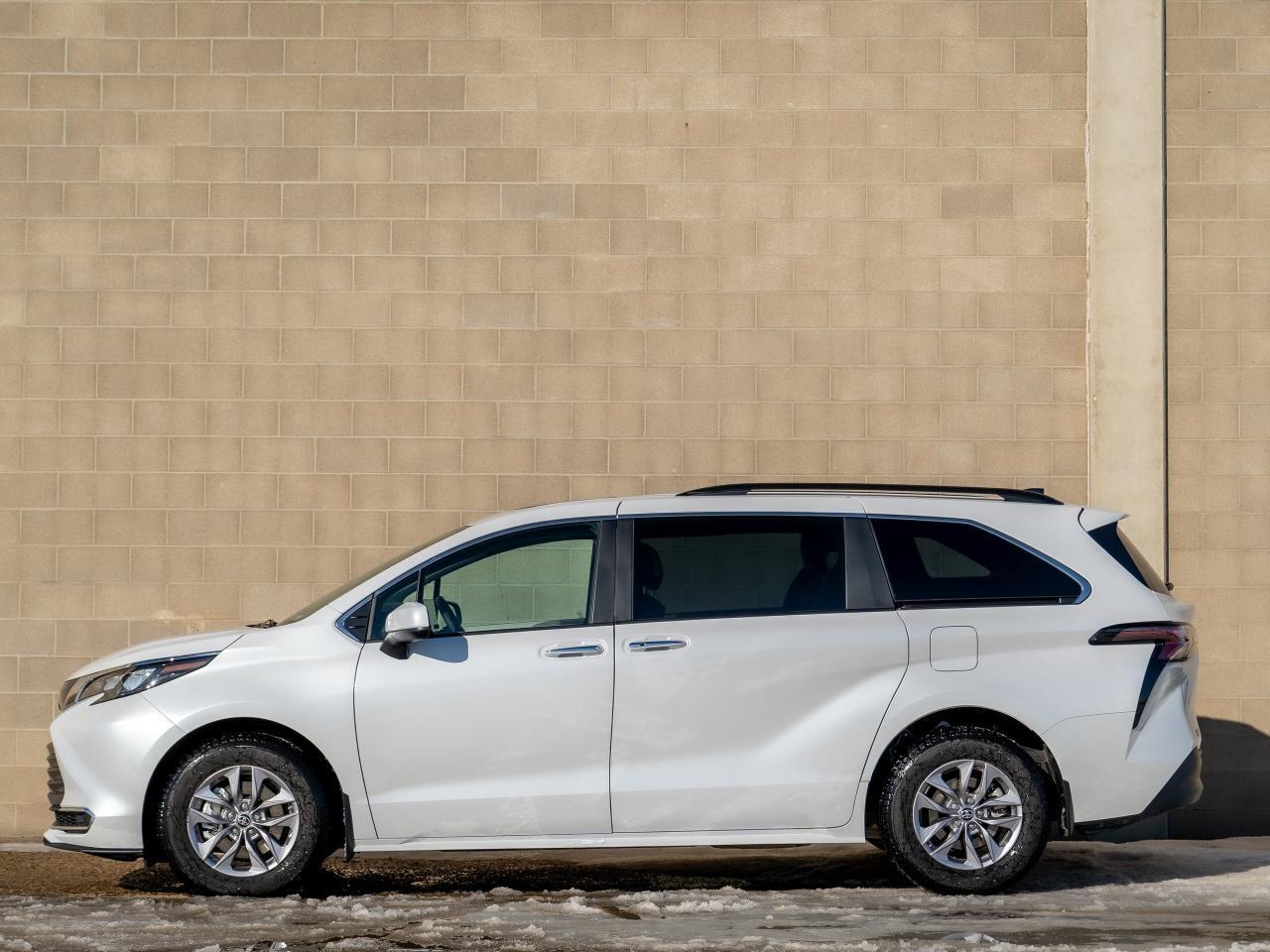 2024 Toyota Sienna XLE - Photo #6