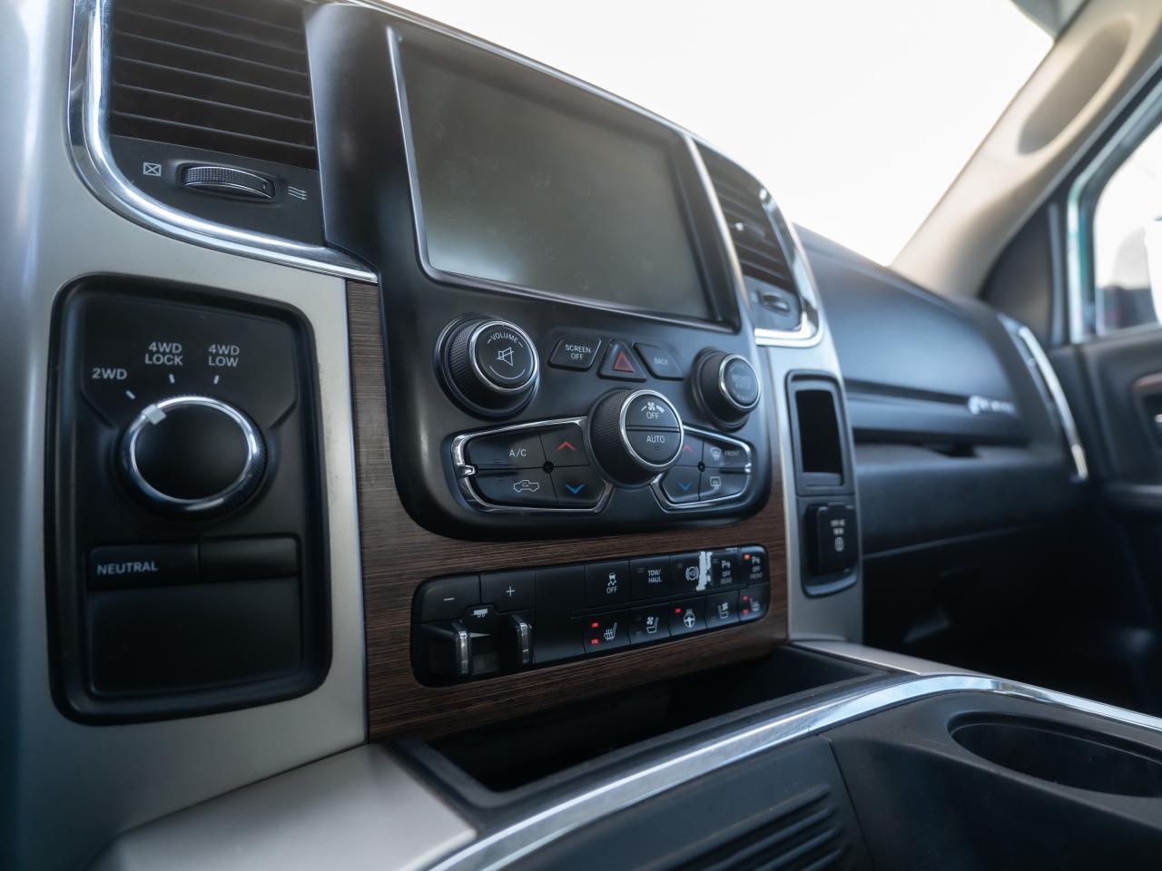 2017 RAM 3500 Laramie - Photo #17