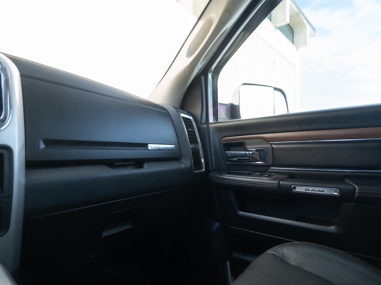 2017 RAM 3500 Laramie - Photo #13