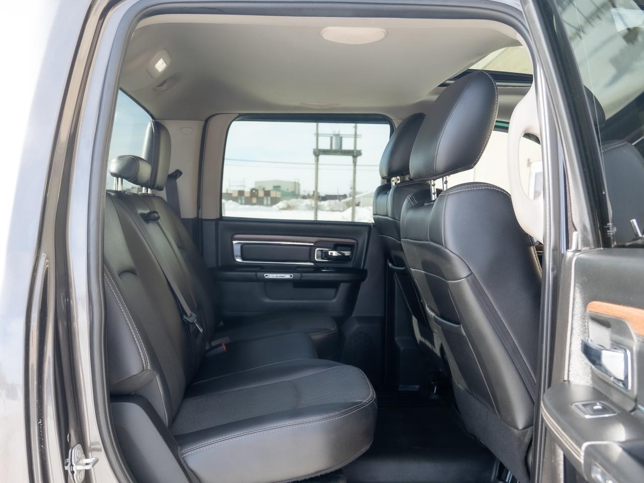 2017 RAM 3500 Laramie - Photo #24