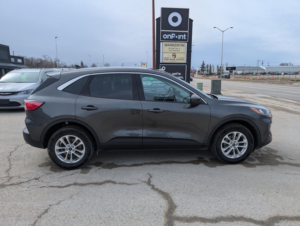 2020 Ford Escape SE | Adaptive Cruise | No Collisions | Carplay - Photo #3