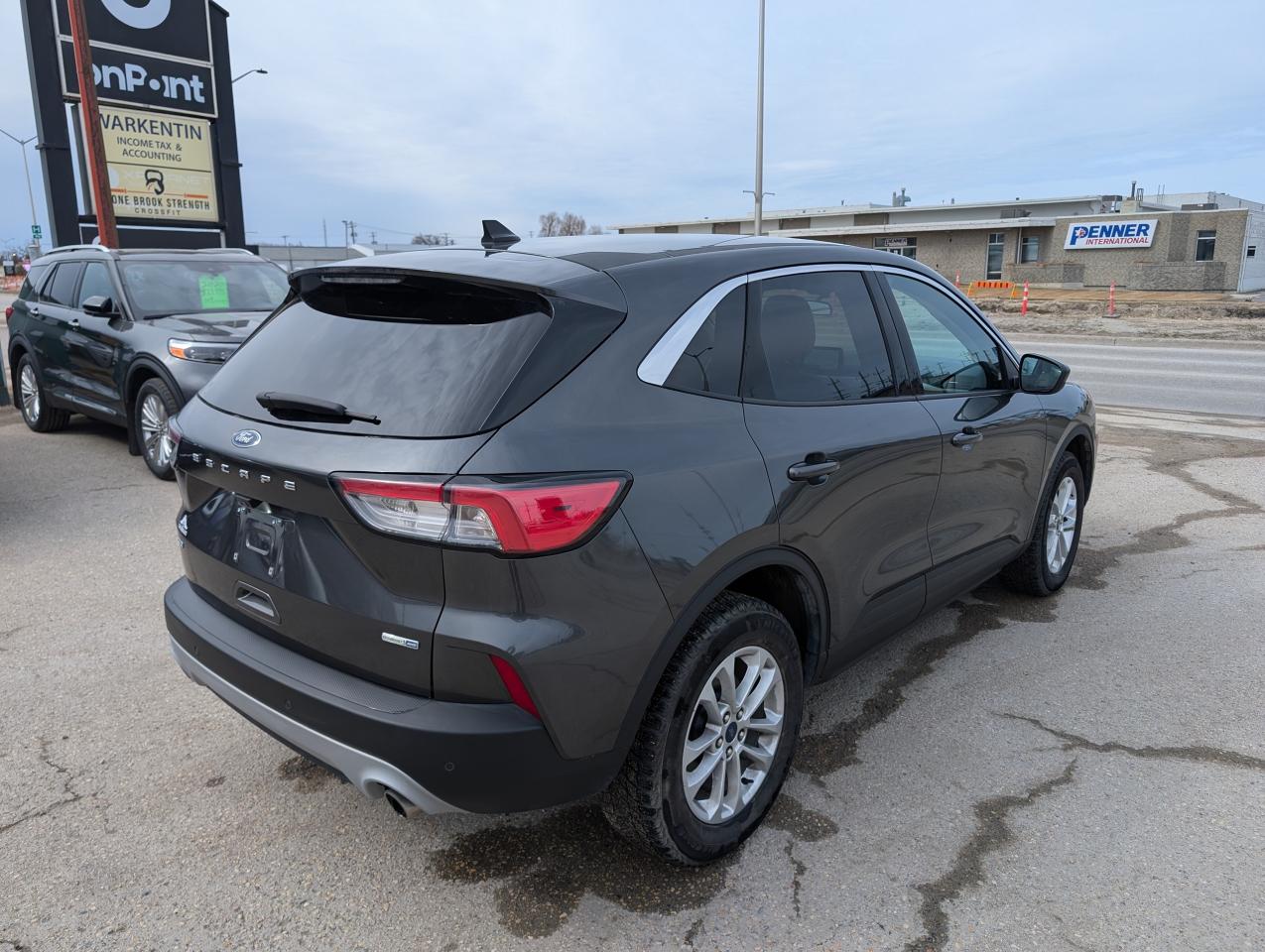 2020 Ford Escape SE | Adaptive Cruise | No Collisions | Carplay - Photo #4