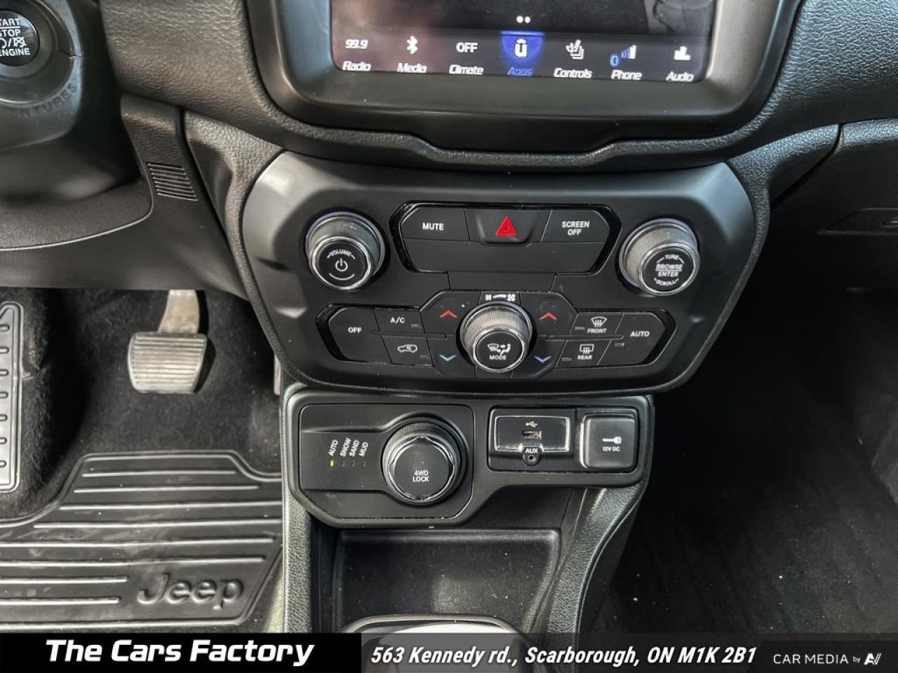 2018 Jeep Renegade Limited 4WD Leather MySky Roof CarPlay - Mint! - Photo #20