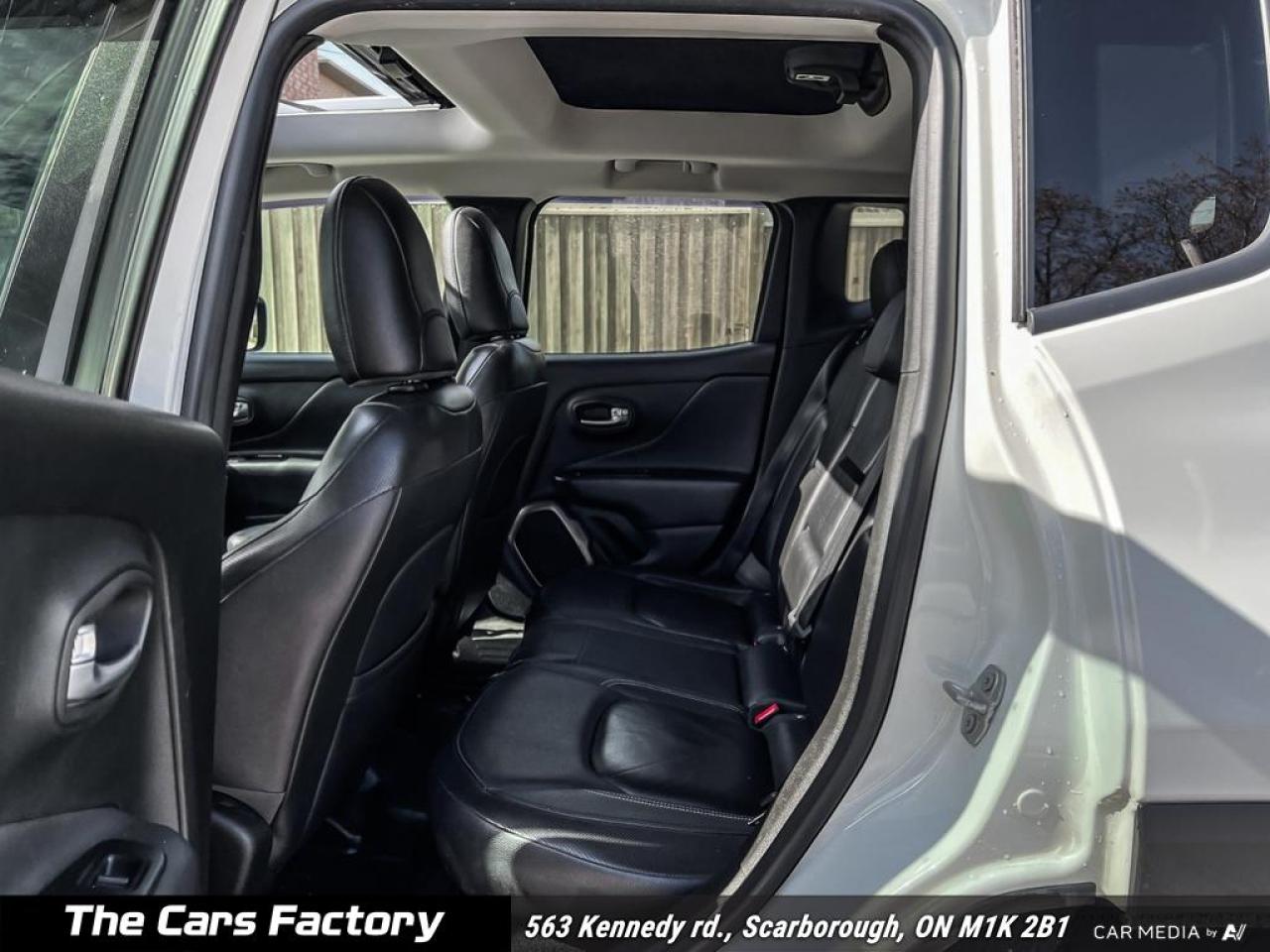 2018 Jeep Renegade Limited 4WD Leather MySky Roof CarPlay - Mint! - Photo #23