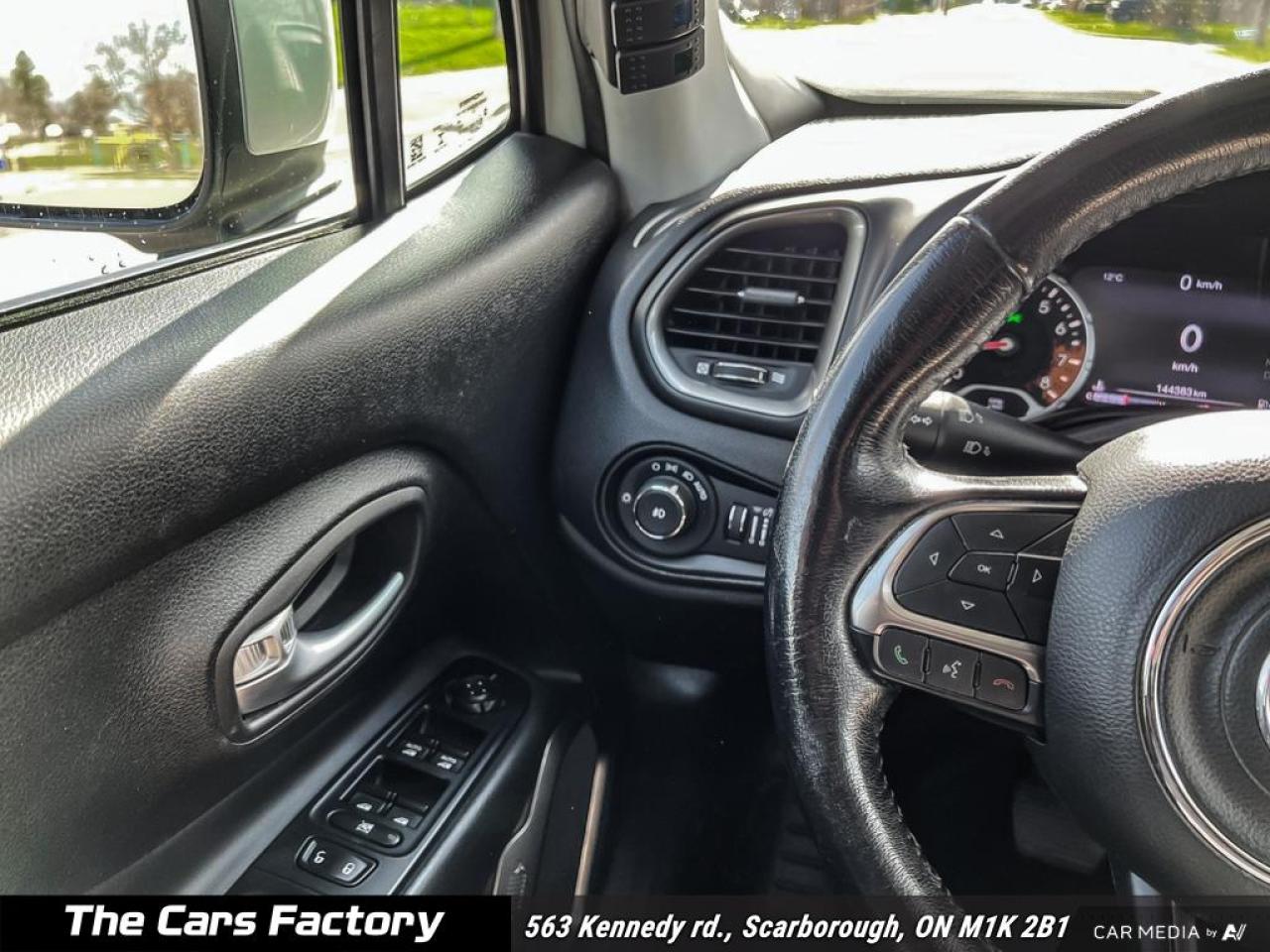 2018 Jeep Renegade Limited 4WD Leather MySky Roof CarPlay - Mint! - Photo #16