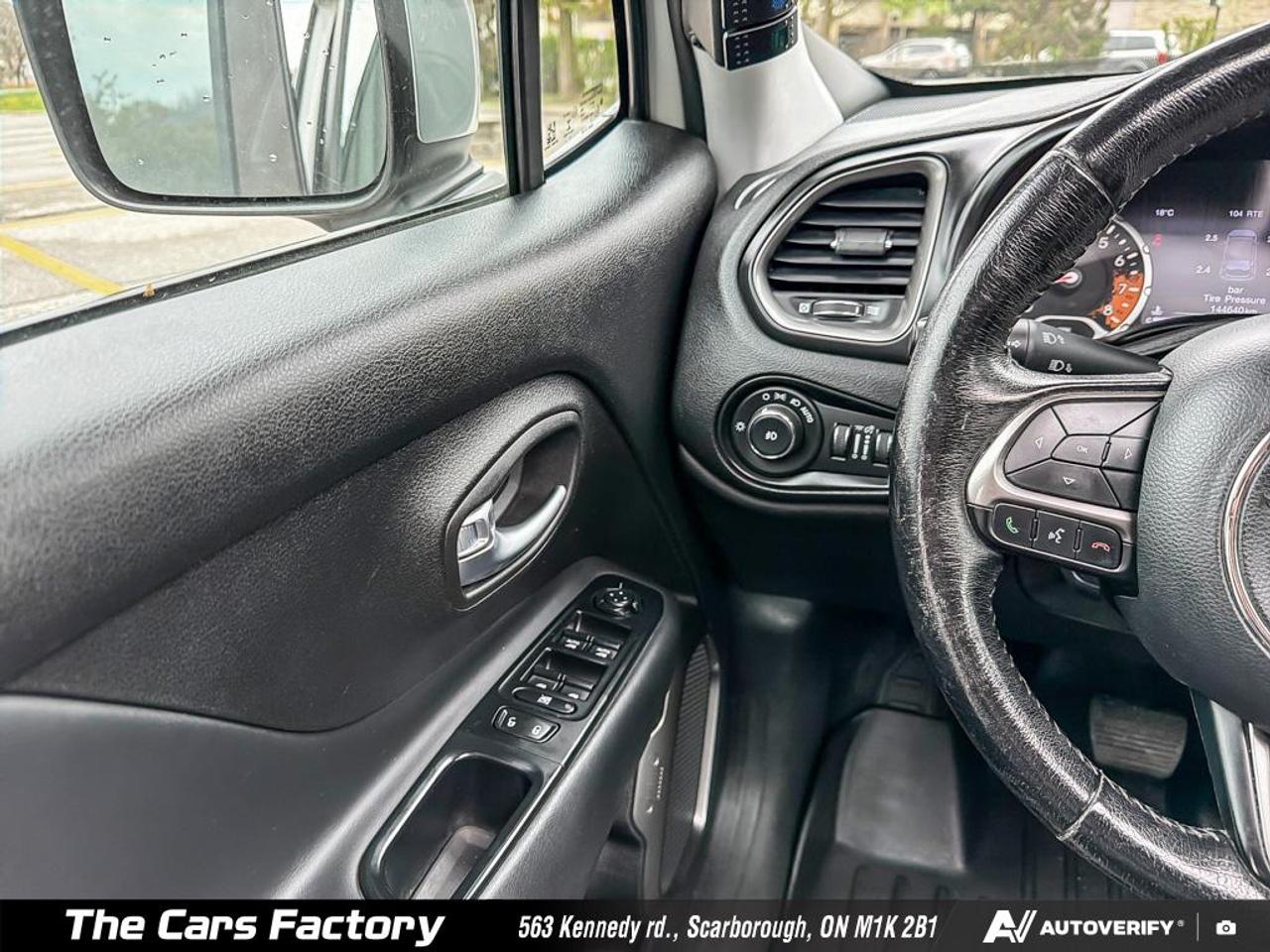 2018 Jeep Renegade Limited 4WD Leather MySky Roof CarPlay - Mint! Photo