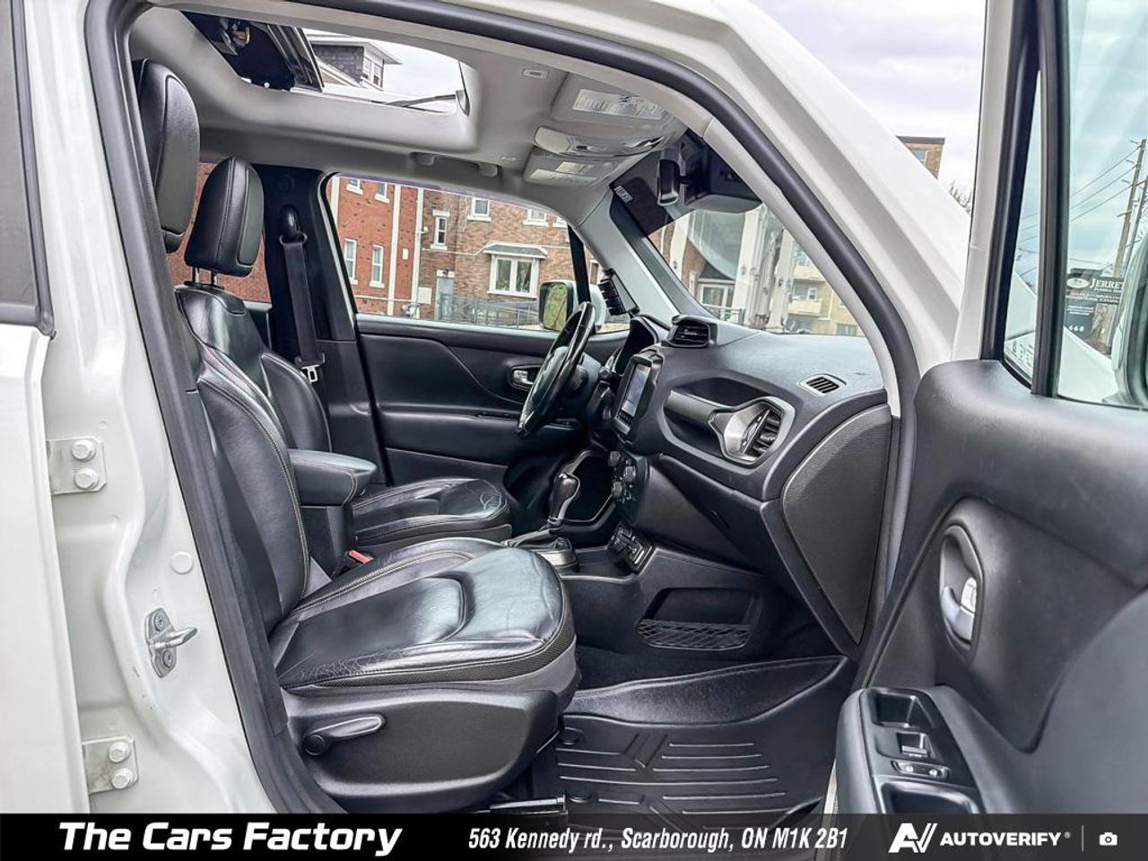 2018 Jeep Renegade Limited 4WD Leather MySky Roof CarPlay - Mint! Photo