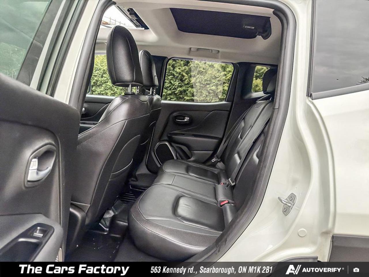 2018 Jeep Renegade Limited 4WD Leather MySky Roof CarPlay - Mint! Photo