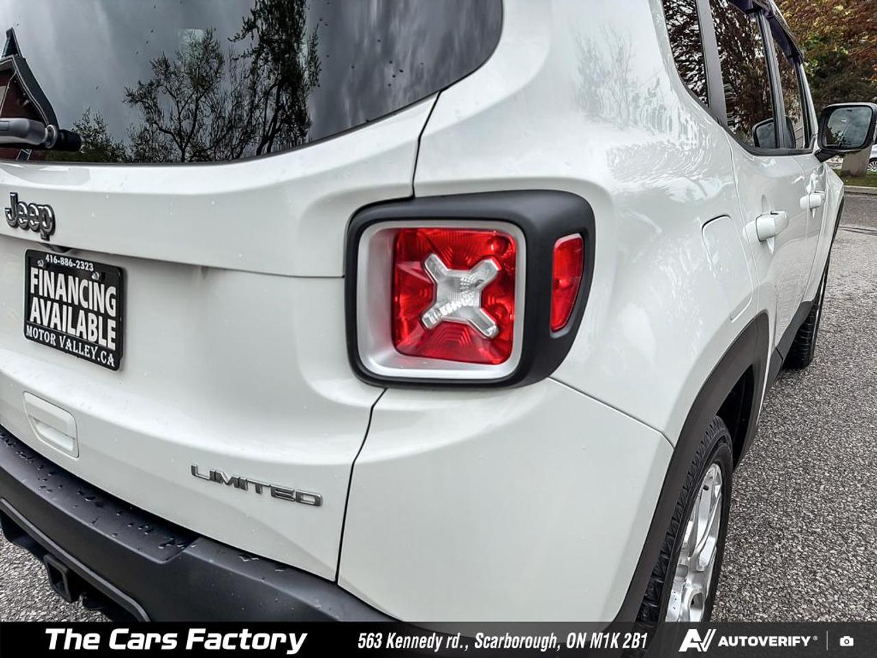 2018 Jeep Renegade Limited 4WD Leather MySky Roof CarPlay - Mint! Photo