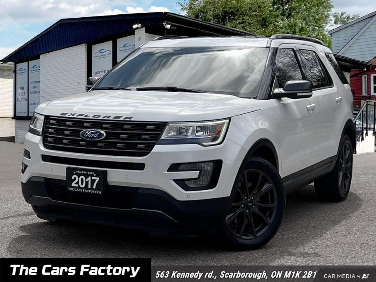 2017 Ford Explorer XLT 4WD LEATHER / ROOF / APPLE CARPLAY! - Photo #1