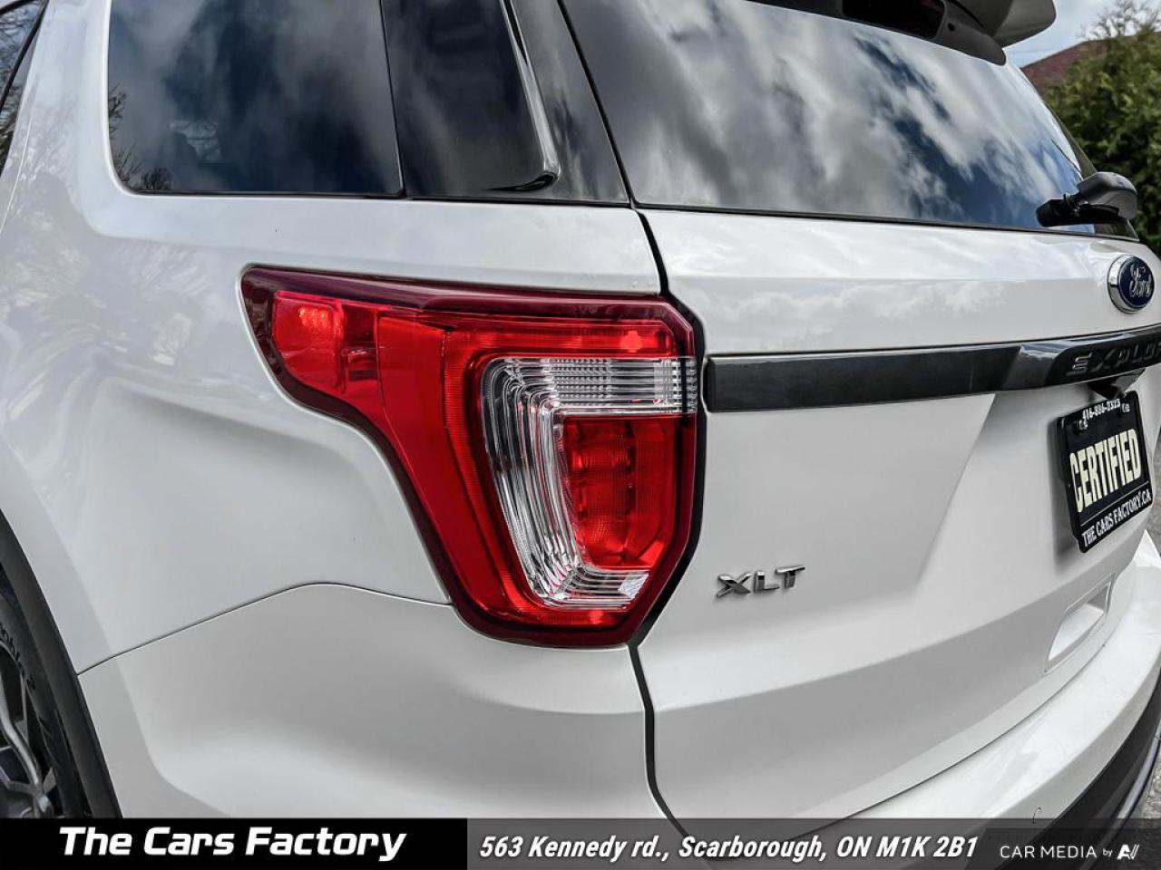 2017 Ford Explorer XLT 4WD LEATHER / ROOF / APPLE CARPLAY! - Photo #9
