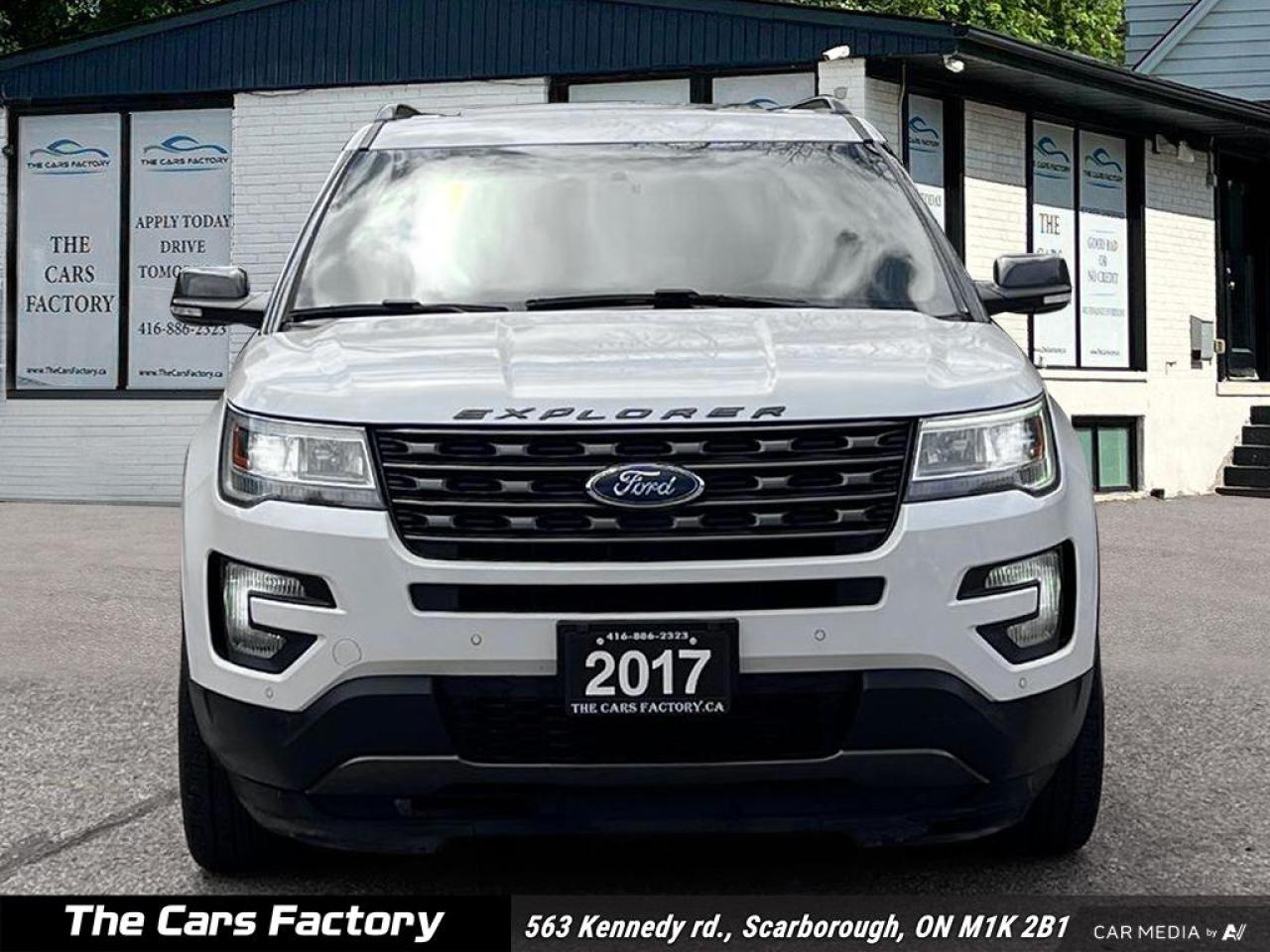 2017 Ford Explorer XLT 4WD LEATHER / ROOF / APPLE CARPLAY! - Photo #2
