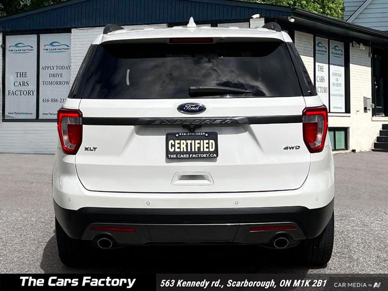 2017 Ford Explorer XLT 4WD LEATHER / ROOF / APPLE CARPLAY! - Photo #5