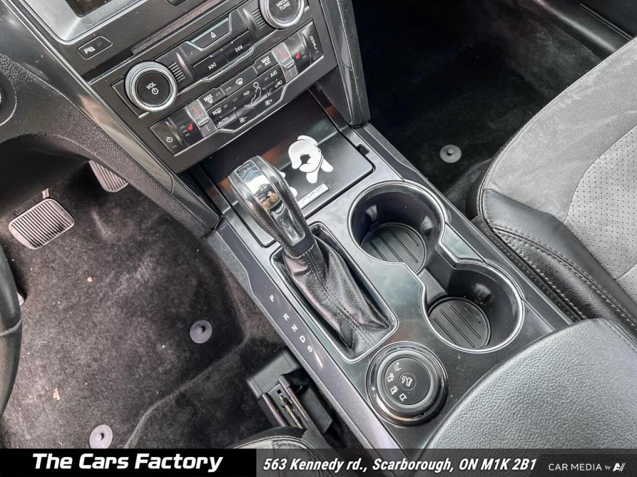 2017 Ford Explorer XLT 4WD LEATHER / ROOF / APPLE CARPLAY! - Photo #16
