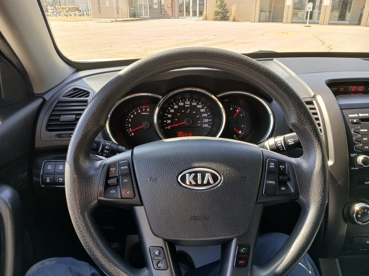 2013 Kia Sorento LX - Photo #12