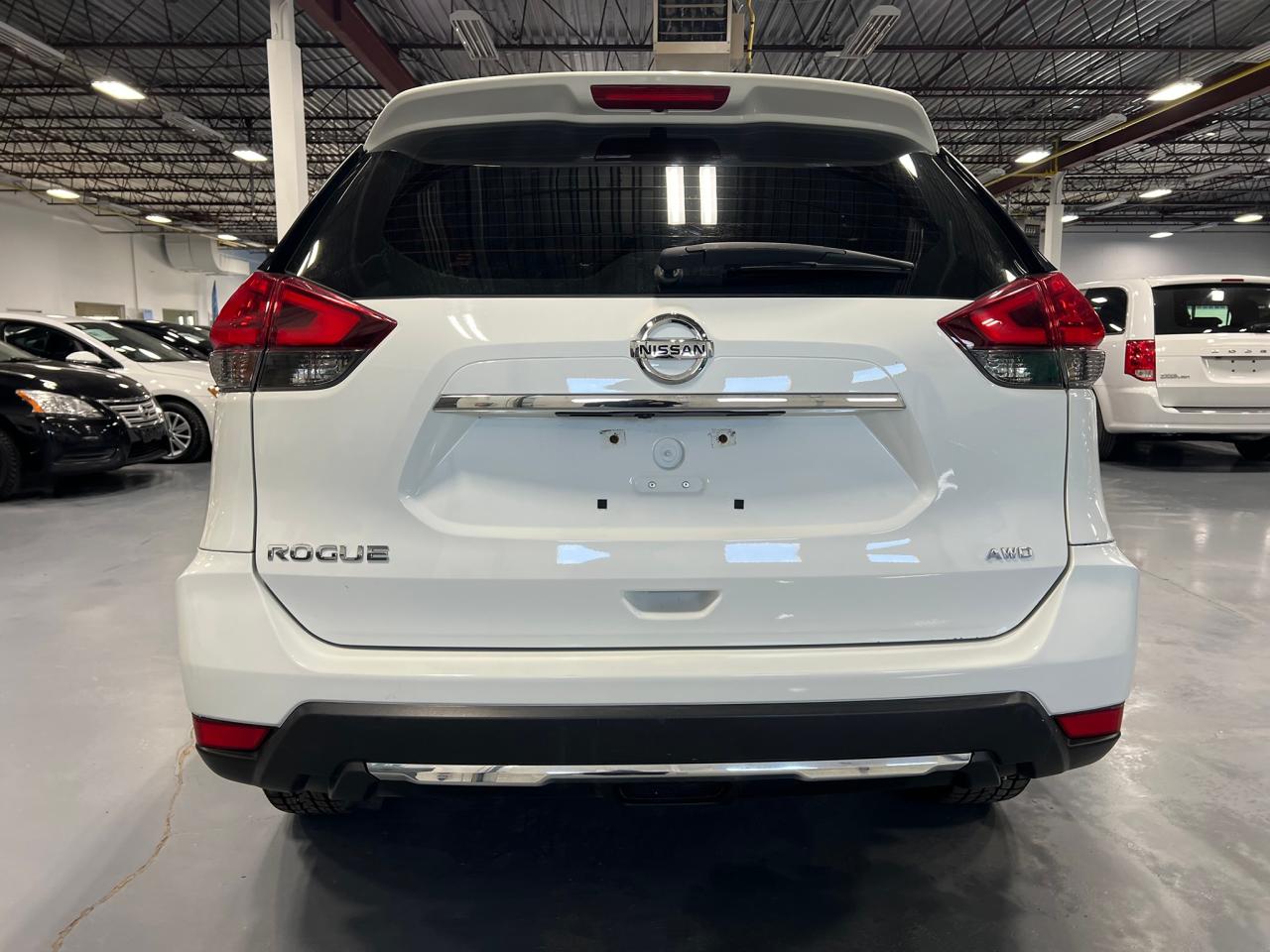 2017 Nissan Rogue S - Photo #4