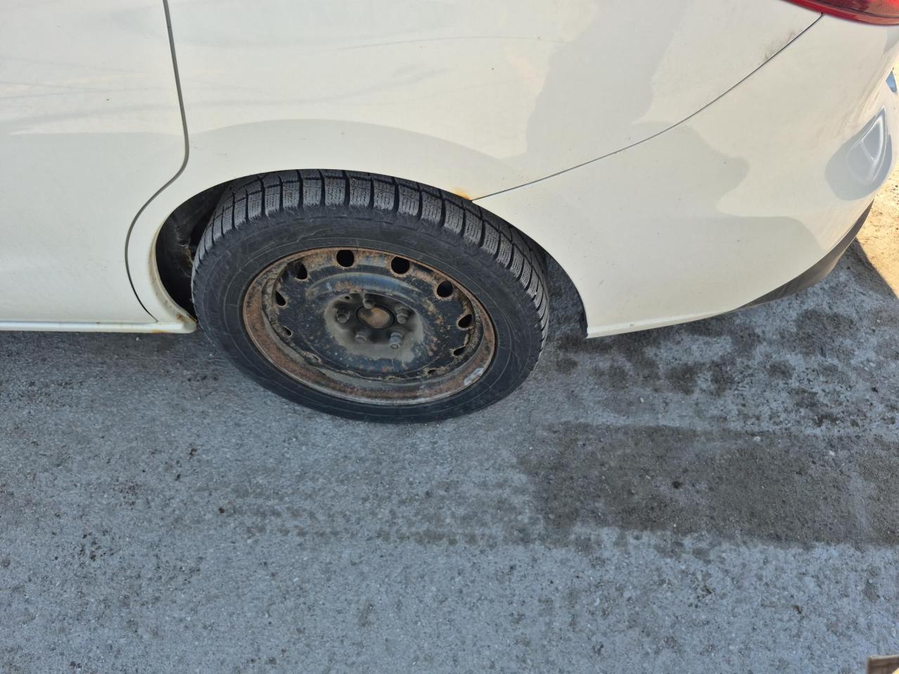 2012 Mazda MAZDA5  - Photo #17