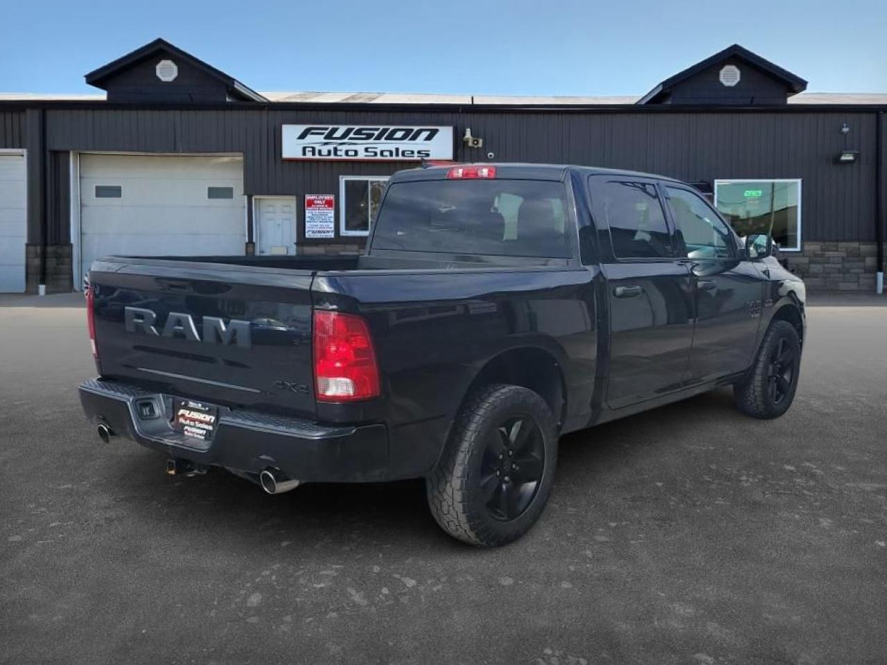 2019 RAM 1500 Classic EXPRESS 4X4 CREW CAB 5'7" BOX-EXHAUST-REAR CAMERA - Photo #5