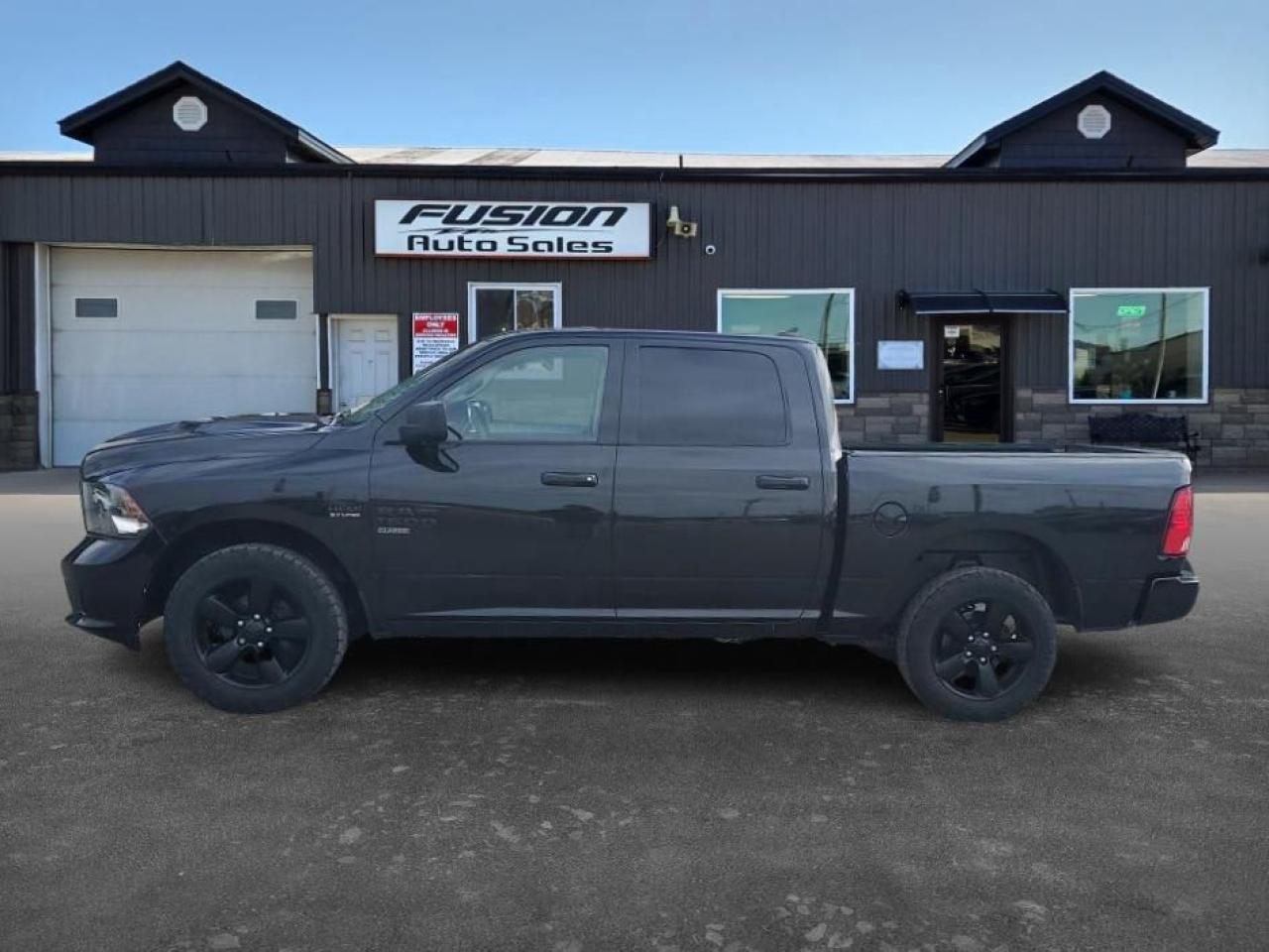 2019 RAM 1500 Classic EXPRESS 4X4 CREW CAB 5'7" BOX-EXHAUST-REAR CAMERA - Photo #2