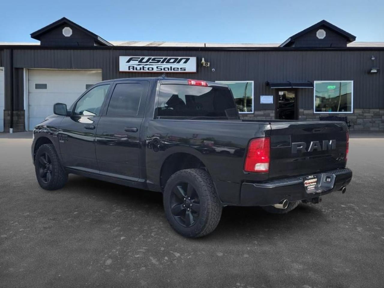 2019 RAM 1500 Classic EXPRESS 4X4 CREW CAB 5'7" BOX-EXHAUST-REAR CAMERA - Photo #3