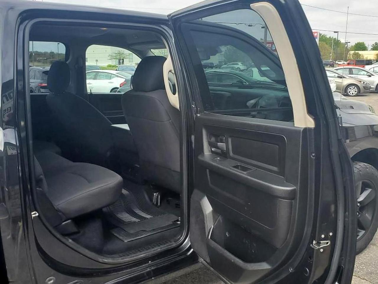 2019 RAM 1500 Classic EXPRESS 4X4 CREW CAB 5'7" BOX-EXHAUST-REAR CAMERA - Photo #15