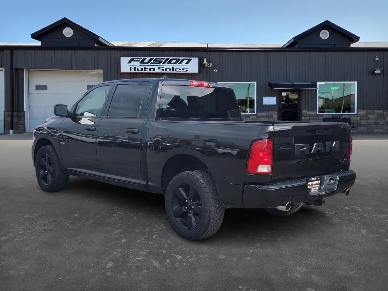 2019 RAM 1500 Classic EXPRESS 4X4 CREW CAB 5'7" BOX-EXHAUST-REAR CAMERA - Photo #3