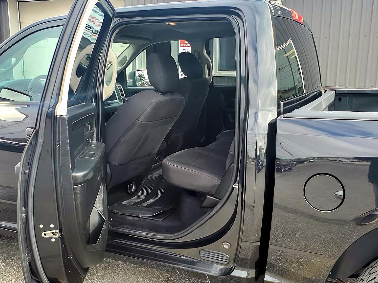 2019 RAM 1500 Classic EXPRESS 4X4 CREW CAB 5'7" BOX-EXHAUST-REAR CAMERA - Photo #10