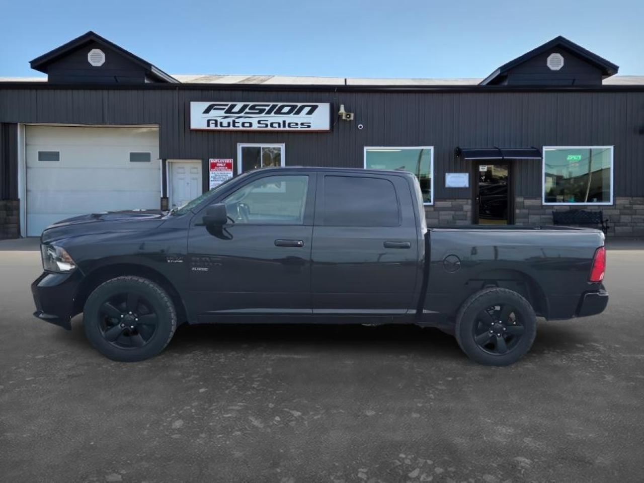 2019 RAM 1500 Classic EXPRESS 4X4 CREW CAB 5'7" BOX-EXHAUST-REAR CAMERA - Photo #2