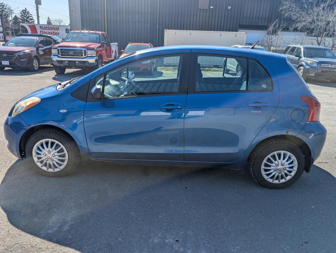 2008 Toyota Yaris LE - Photo #3