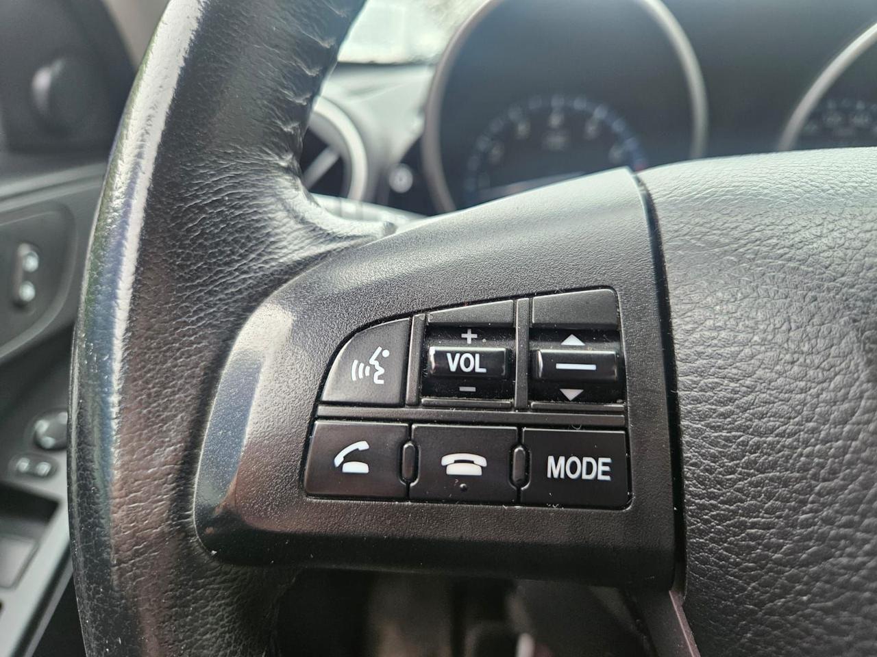 2012 Mazda MAZDA3 4dr HB Sport Man GS-SKY Photo