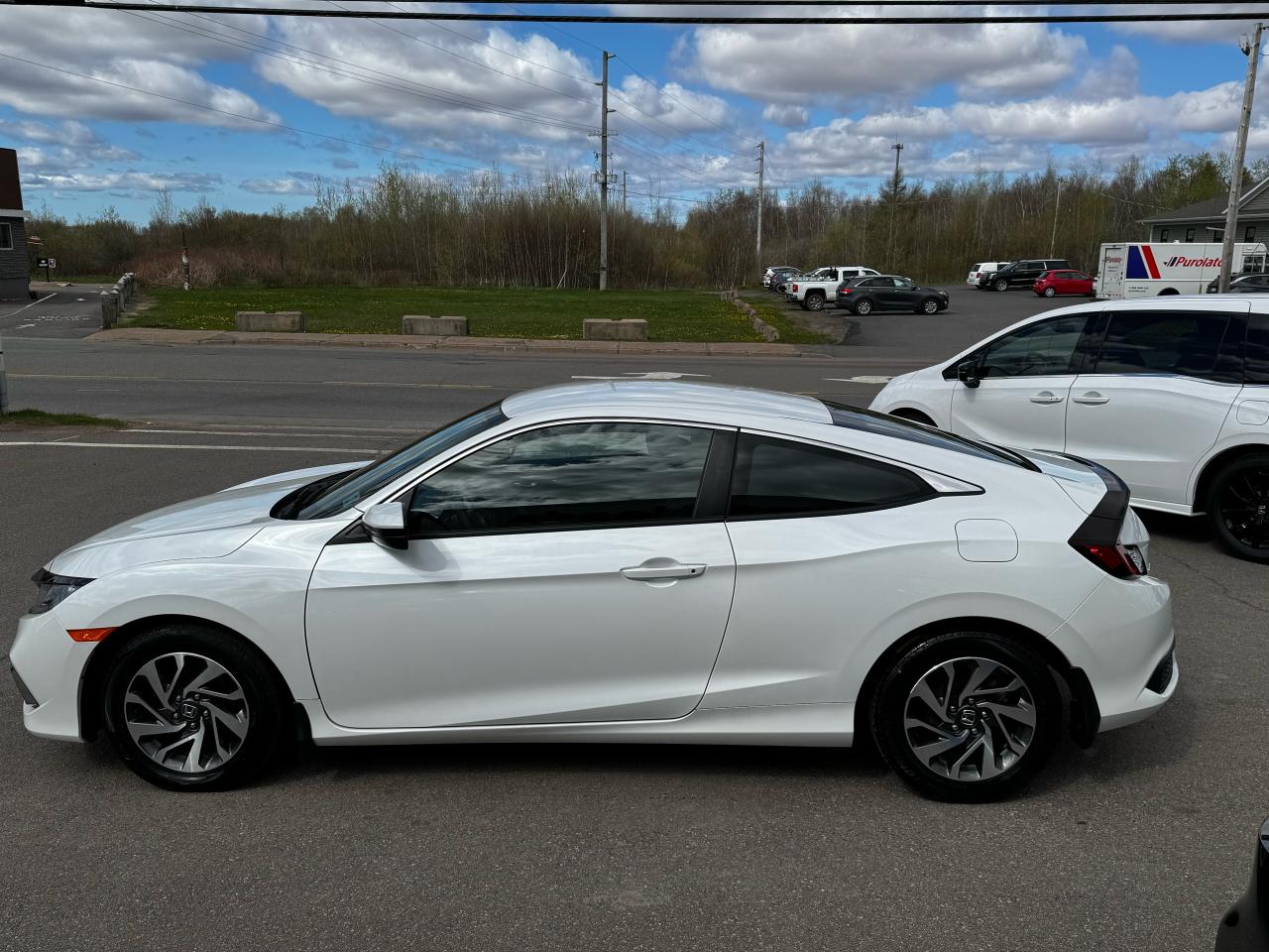 2020 Honda Civic Coupe LX Photo4