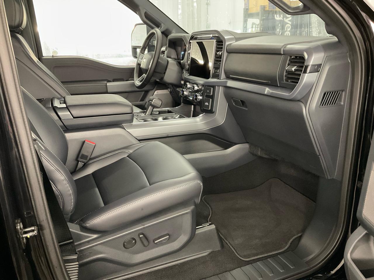 2025 Ford F-150 XLT Photo5
