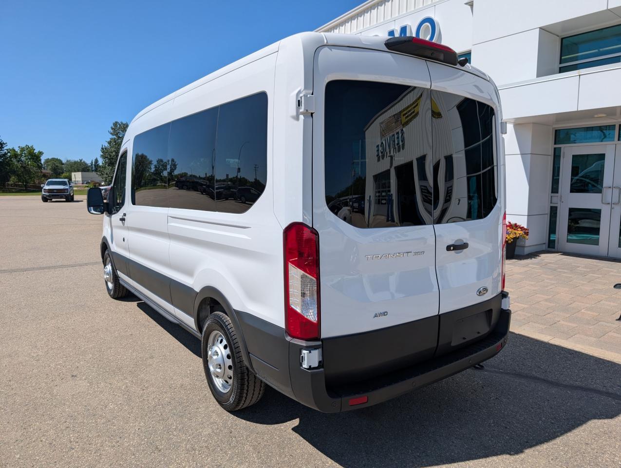2025 Ford Transit Passenger Wagon XL Photo5