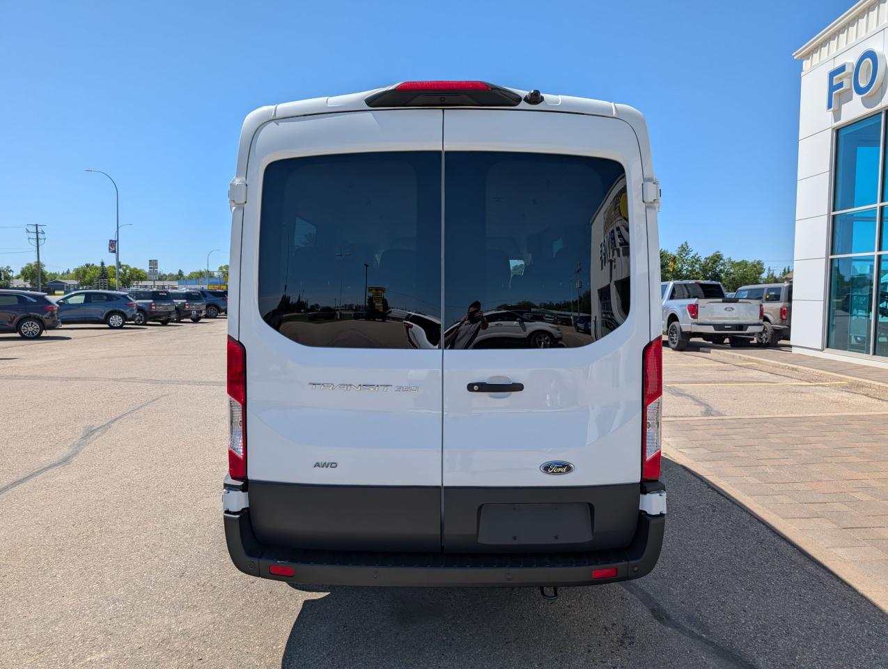 2025 Ford Transit Passenger Wagon XL Photo5