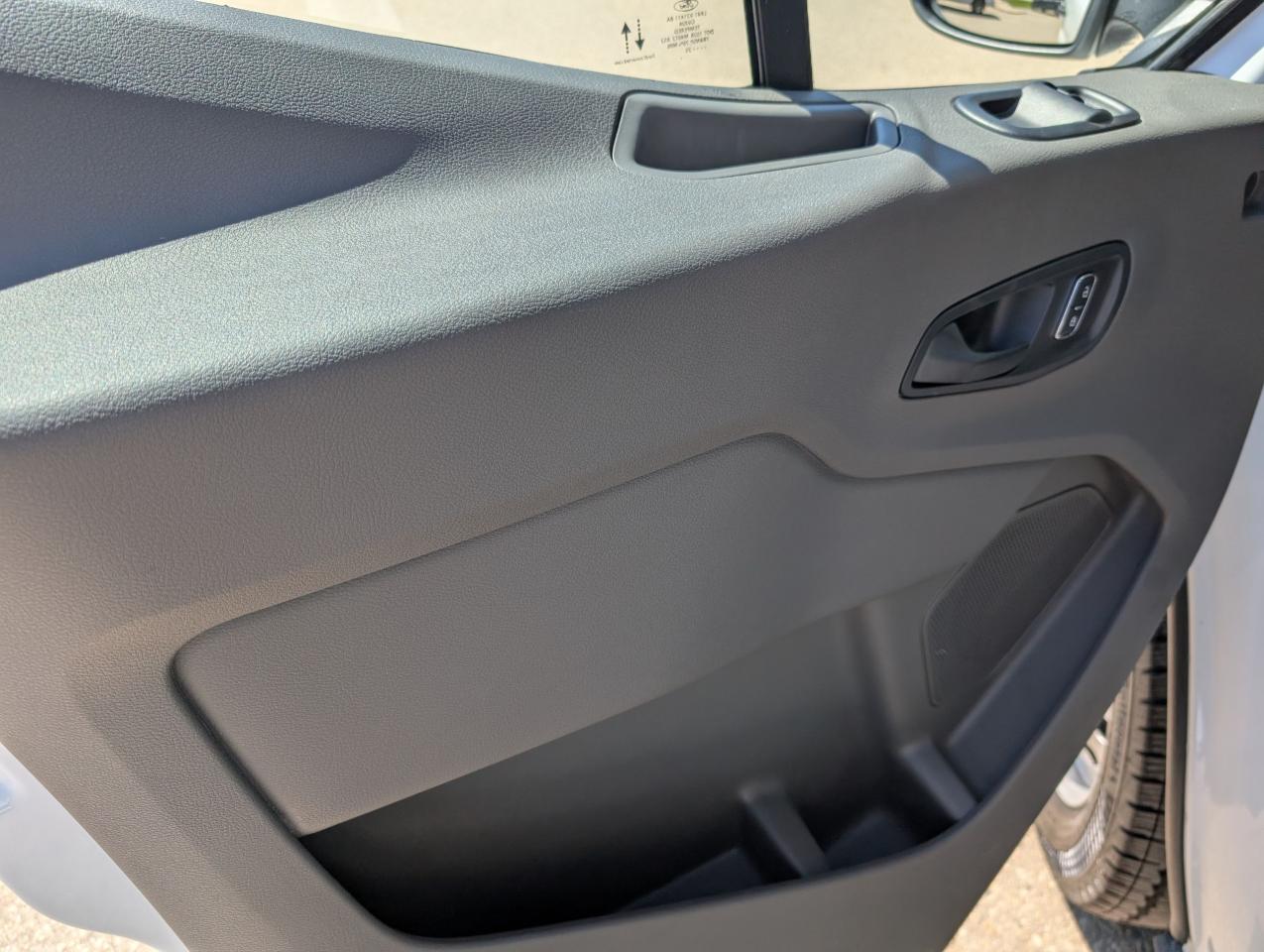 2025 Ford Transit Passenger Wagon XL Photo5