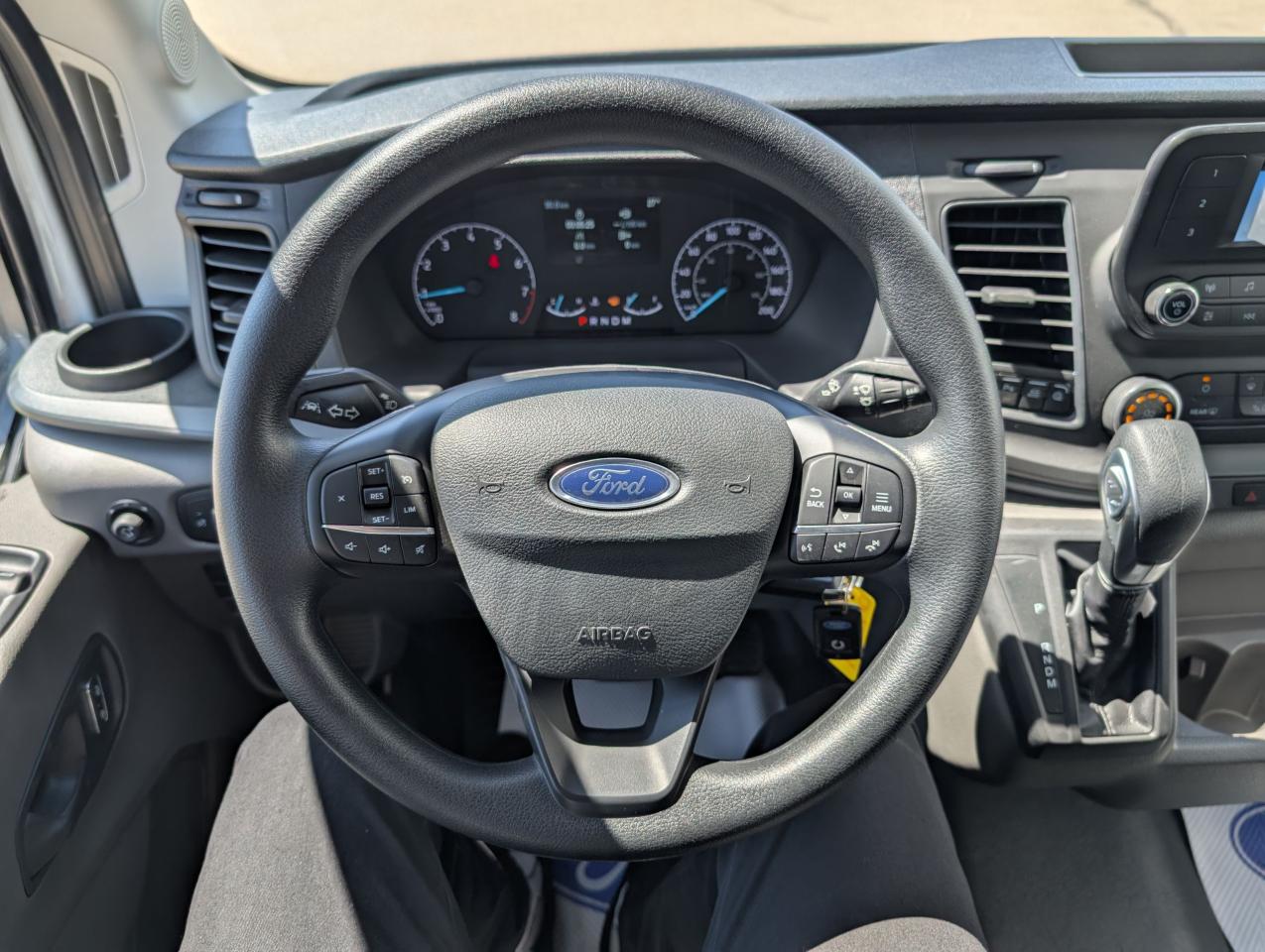 2025 Ford Transit Passenger Wagon XL Photo5