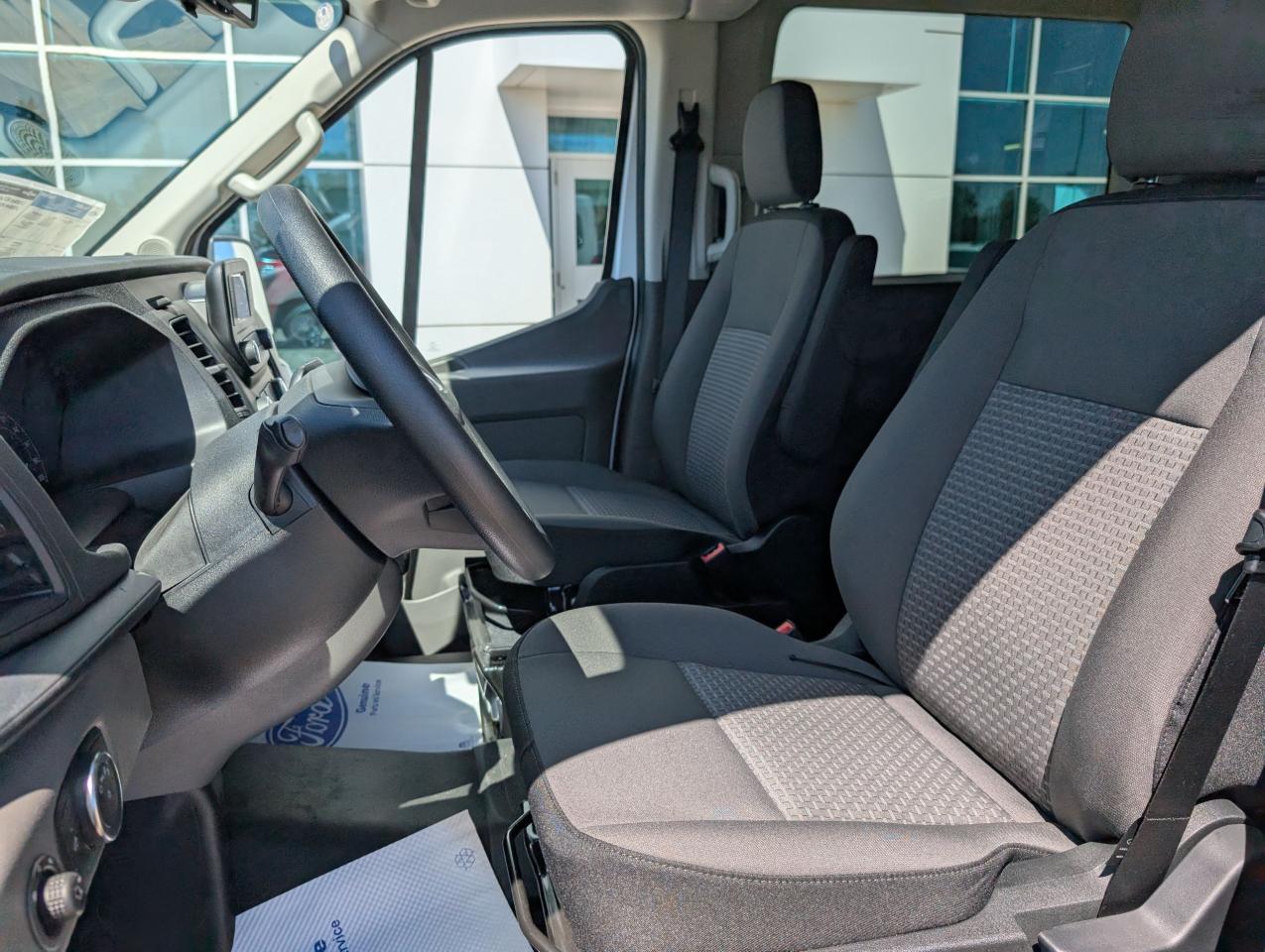2025 Ford Transit Passenger Wagon XL Photo5