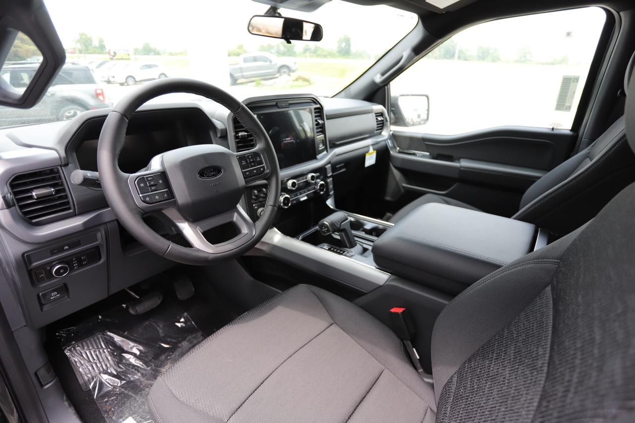 2025 Ford F-150 XLT 4WD SuperCrew 5.5' Box Photo1