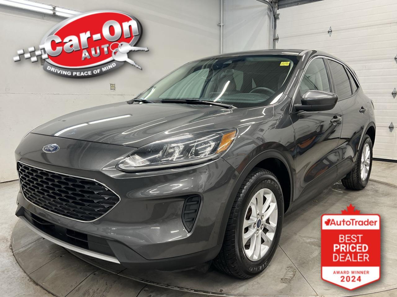 2020 Ford Escape SE AWD | HEATED SEATS | CARPLAY | 17IN ALLOYS Photo0